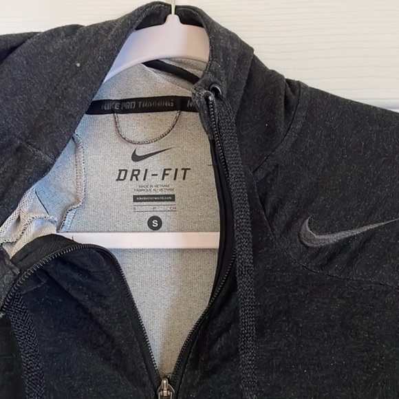 𝅺NIKE Pro Training Dri-Fit Hoodie - All Black - Small - Picture 2 of 5